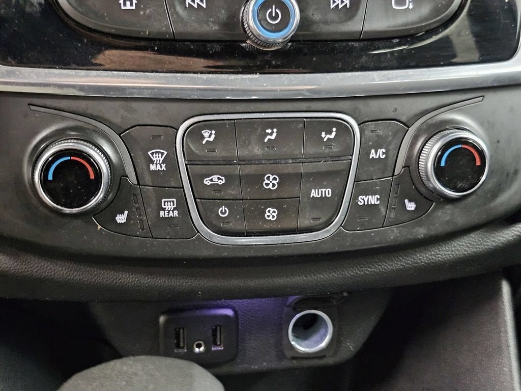 2022 Chevrolet Traverse LT Cloth