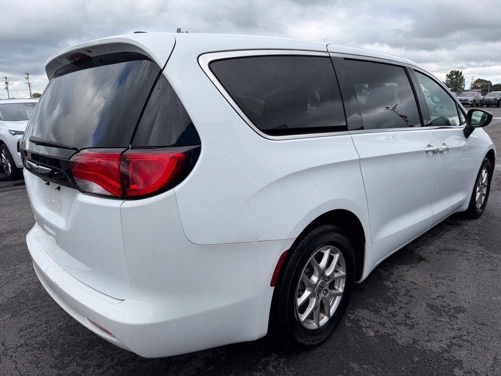 2024 Chrysler Voyager LX