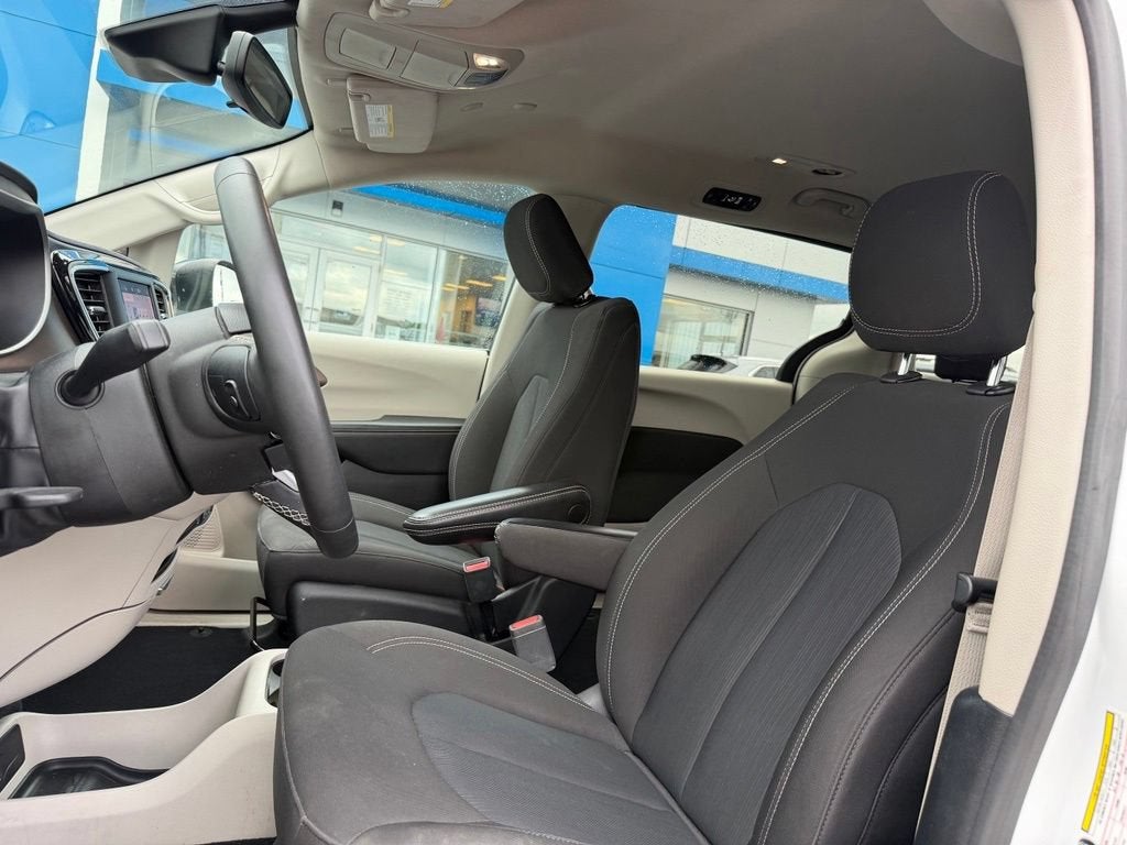2024 Chrysler Voyager LX