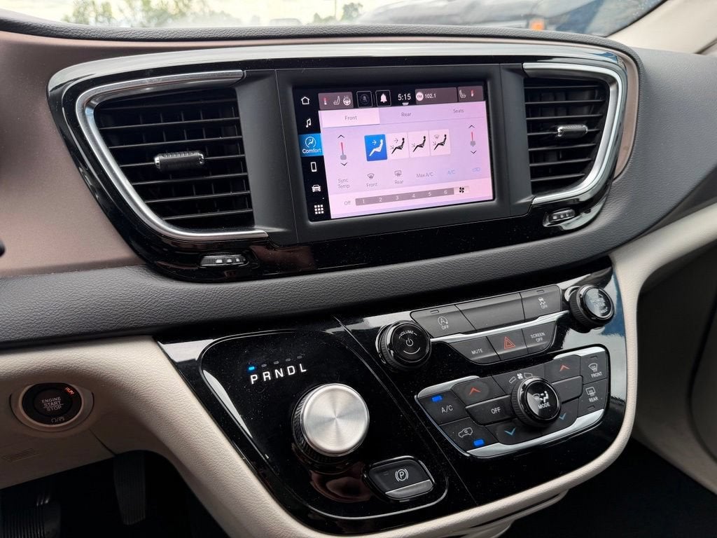 2024 Chrysler Voyager LX
