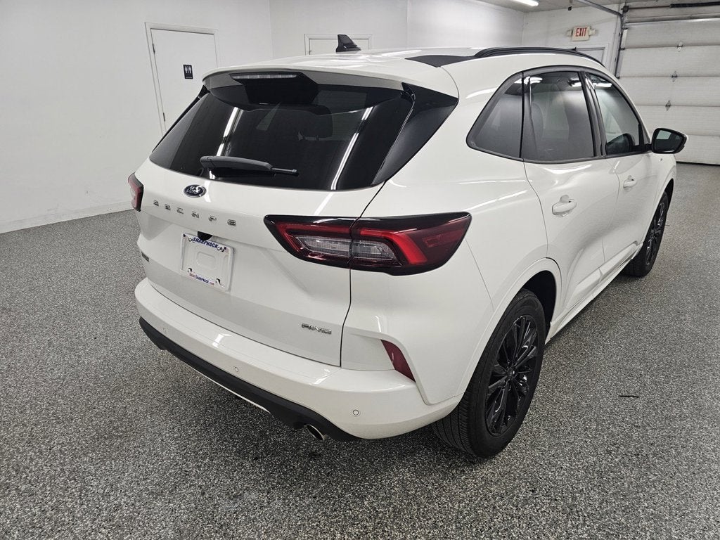 2025 Ford Escape ST-Line Elite