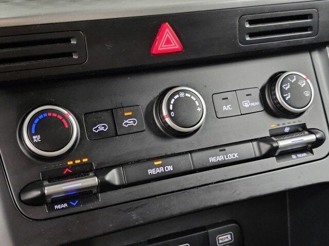 2024 Kia Carnival LX